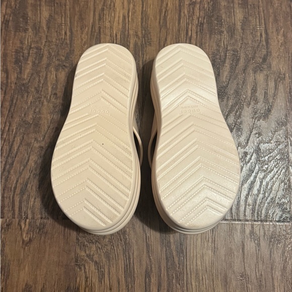 Cream or Tan chunky platform sandals - Picture 5 of 7